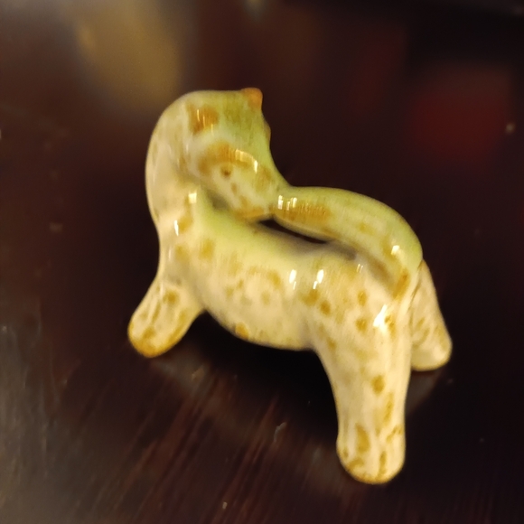 CERAMIC DOG BITING TAIL FIGURE - Picture 3 of 3